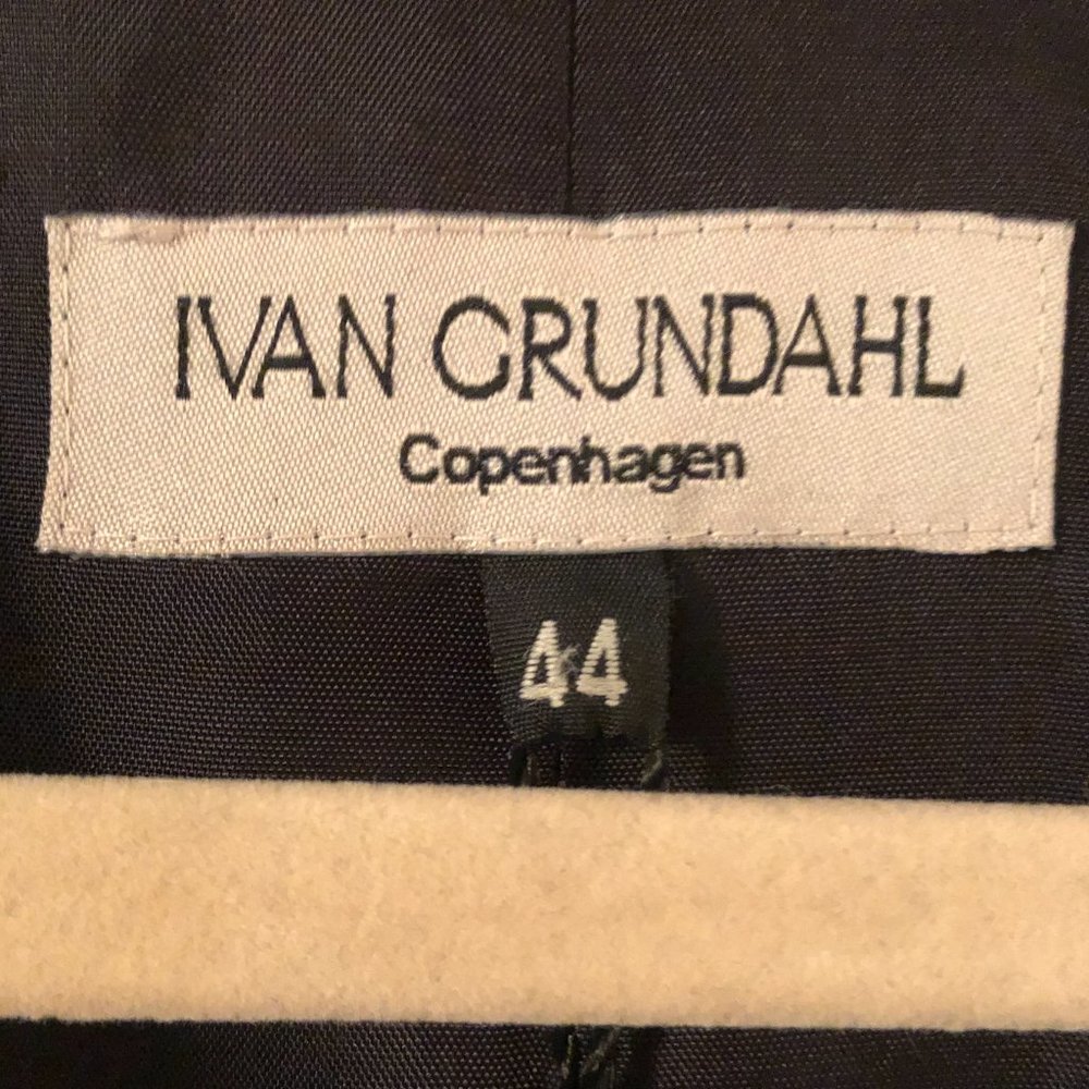 Ivan Grundahl beautiful black jacket with tool bottom never worn. - Picture 11 of 12